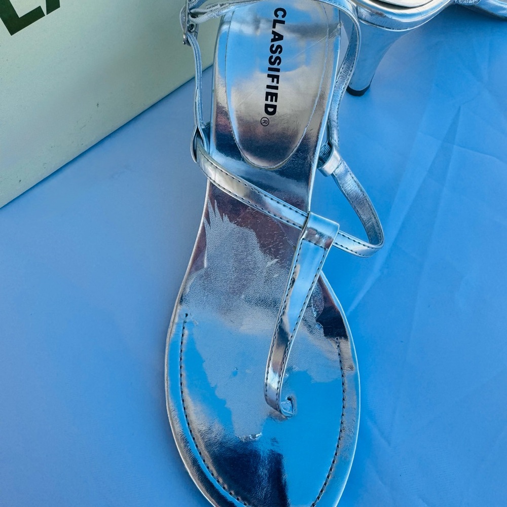 Classified Silver MPU Size 7 
Wore them to a wedding once.